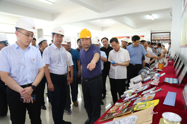 舞鋼市市委副書記、市長(zhǎng)朱志騫率隊(duì)到洛陽萬基鋁加工有限公司觀摩
