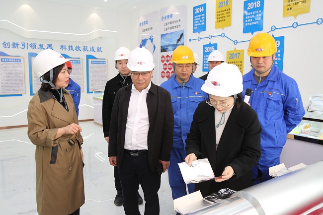 河南省縣域共青團基層組織改革評估組到萬基鋁加工公司調(diào)研青年技術創(chuàng)新工作