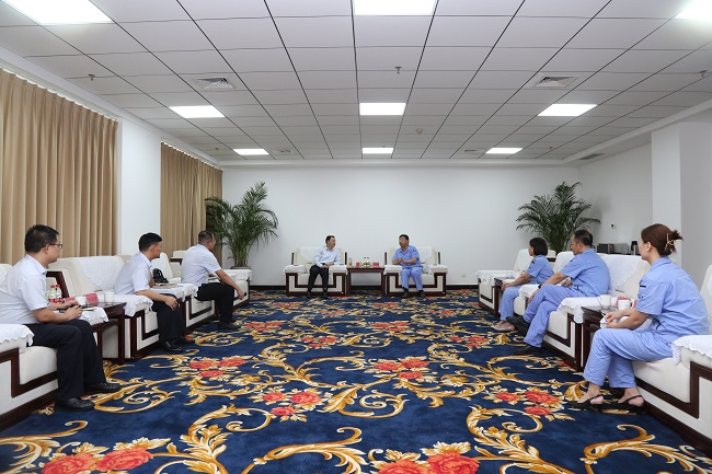 中國銀行洛陽分行黨委書記、行長楊東陽一行到萬基控股集團(tuán)調(diào)研