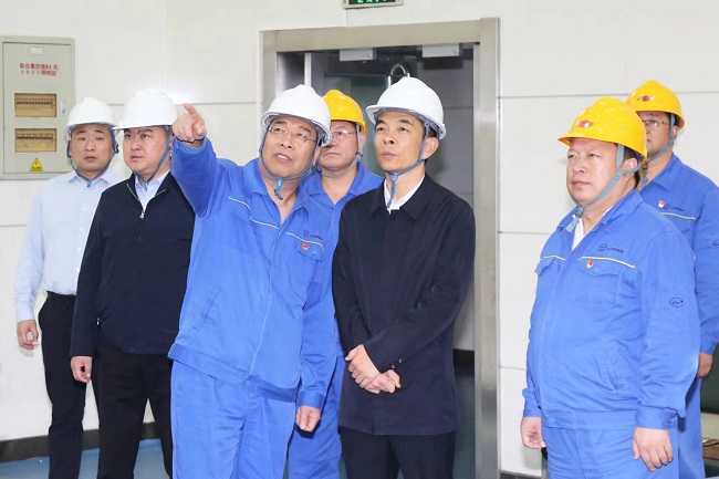 新安縣委副書記、代縣長崔占科到萬基控股集團(tuán)調(diào)研