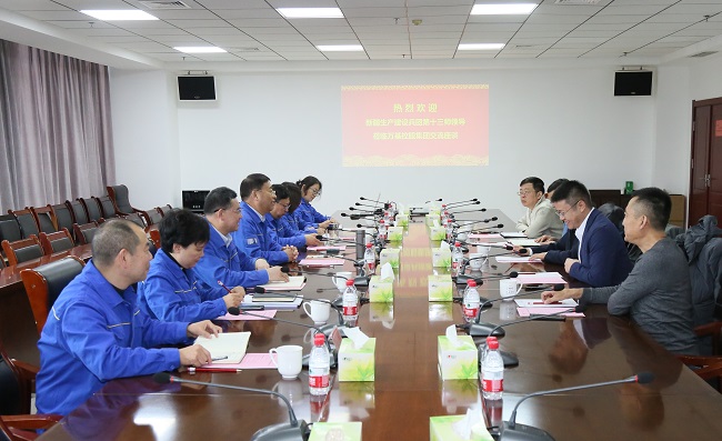 新疆建設兵團第十三師黨委常委、副師長馮立一行到萬基控股集團考察交流