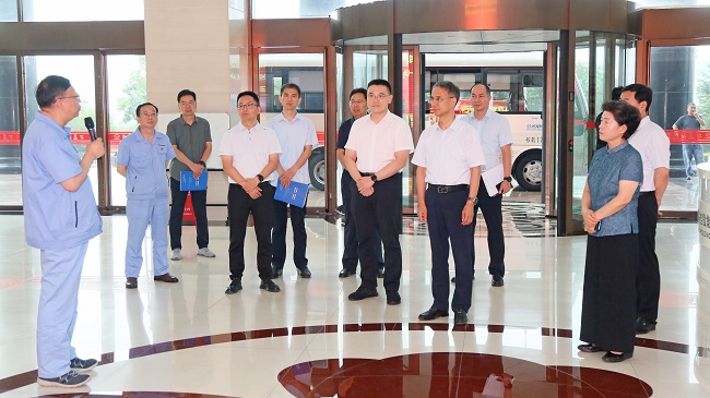 河南省總工會(huì)黨組書記、常務(wù)副主席李拴成一行到萬基控股集團(tuán)調(diào)研
