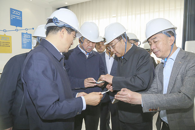 寧夏回族自治區(qū)黨委常委、副主席買彥州一行到萬基控股集團調研
