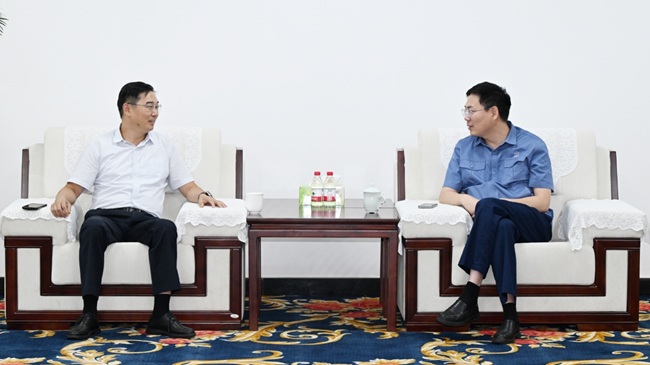 建設(shè)銀行洛陽分行行長張顏君一行到萬基控股集團(tuán)調(diào)研