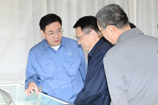 新疆建設(shè)兵團(tuán)黨委、副秘書長、副團(tuán)長毛知兵一行到萬基控股集團(tuán)調(diào)研